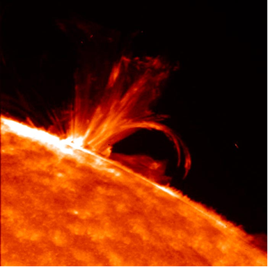 Figura 10 - Protuberancia solar en forma de arco.
