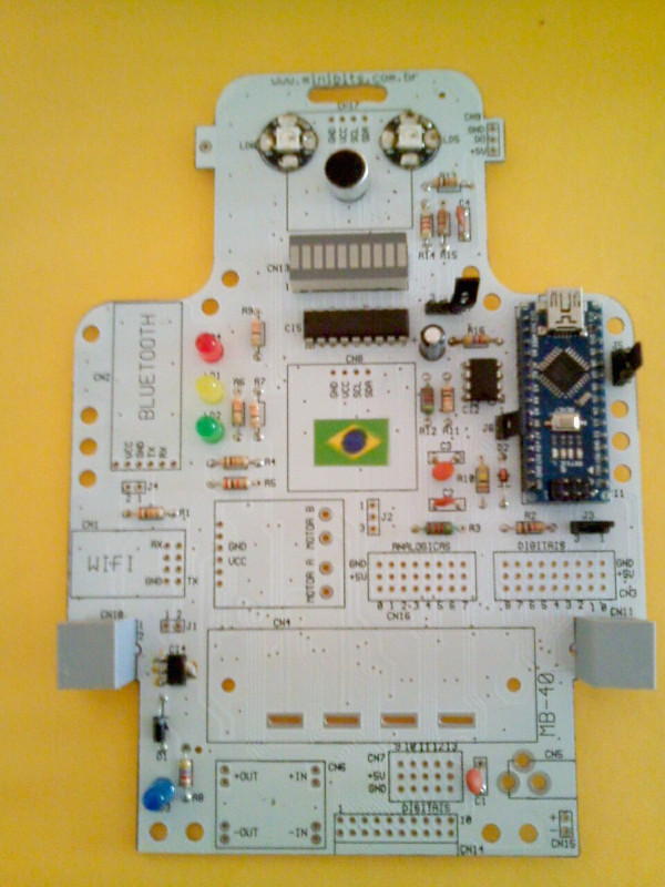Figura 1 - La central de la plataforma de enseñanza Minibits
Figura 1 - La central de la plataforma de enseñanza Minibits